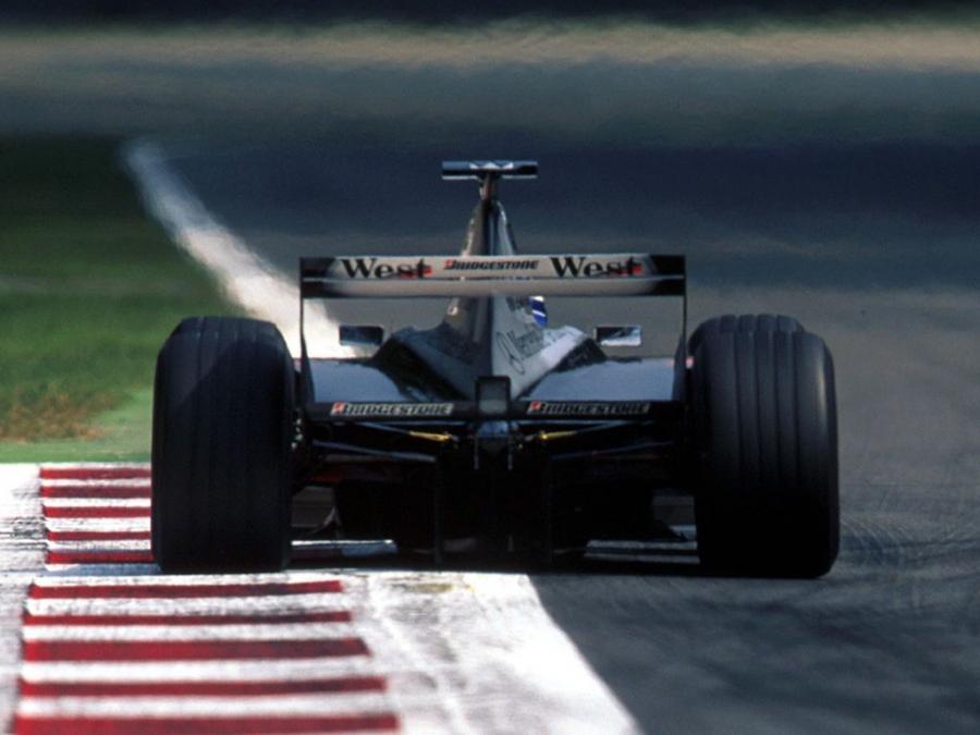 McLaren Mercedes-Benz MP4-13 1998 года  (фото 11 из 17)